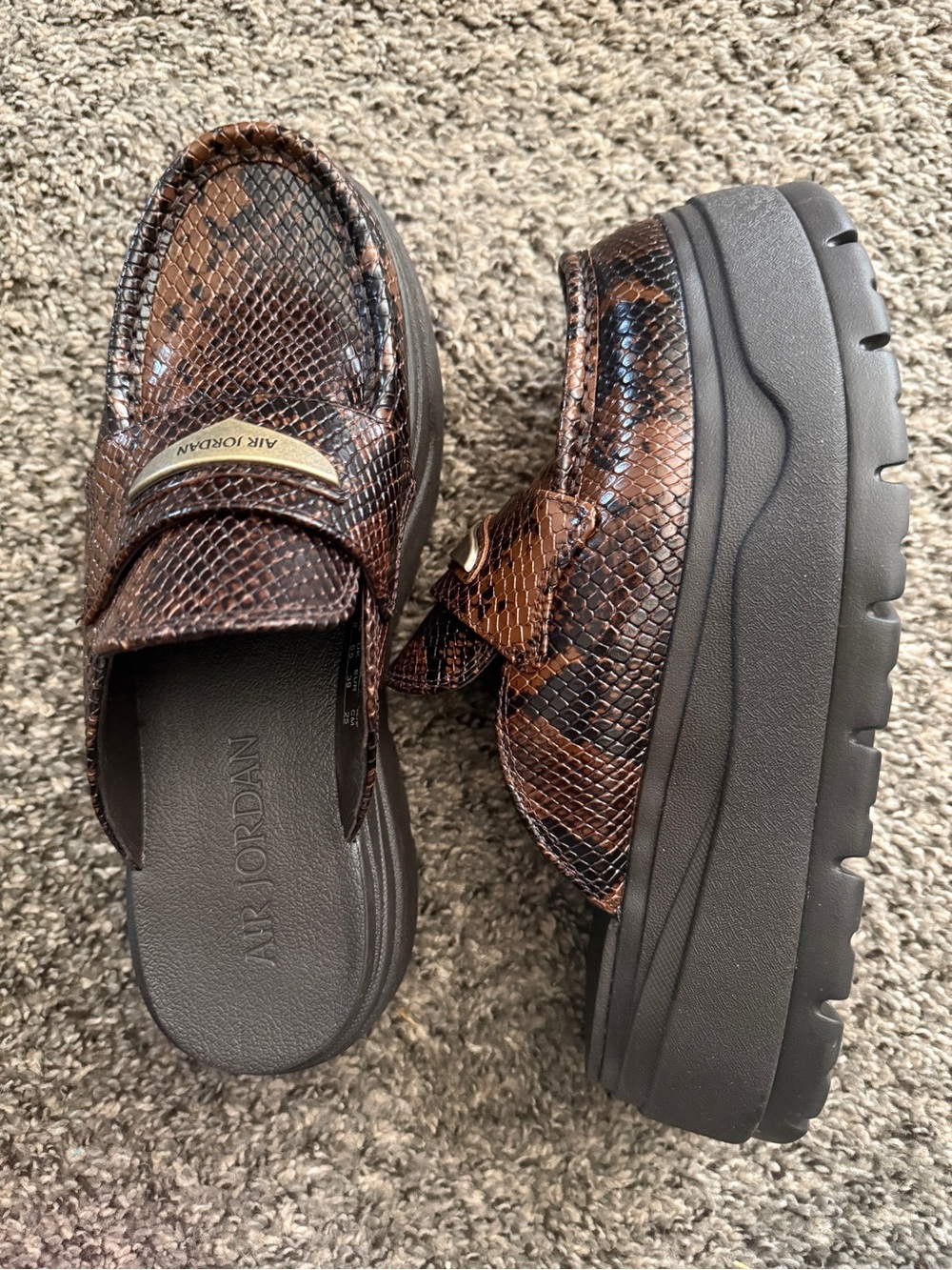 Jordan Women’s Brown Snake-Print Platform mule SE - Picture 2 of 4